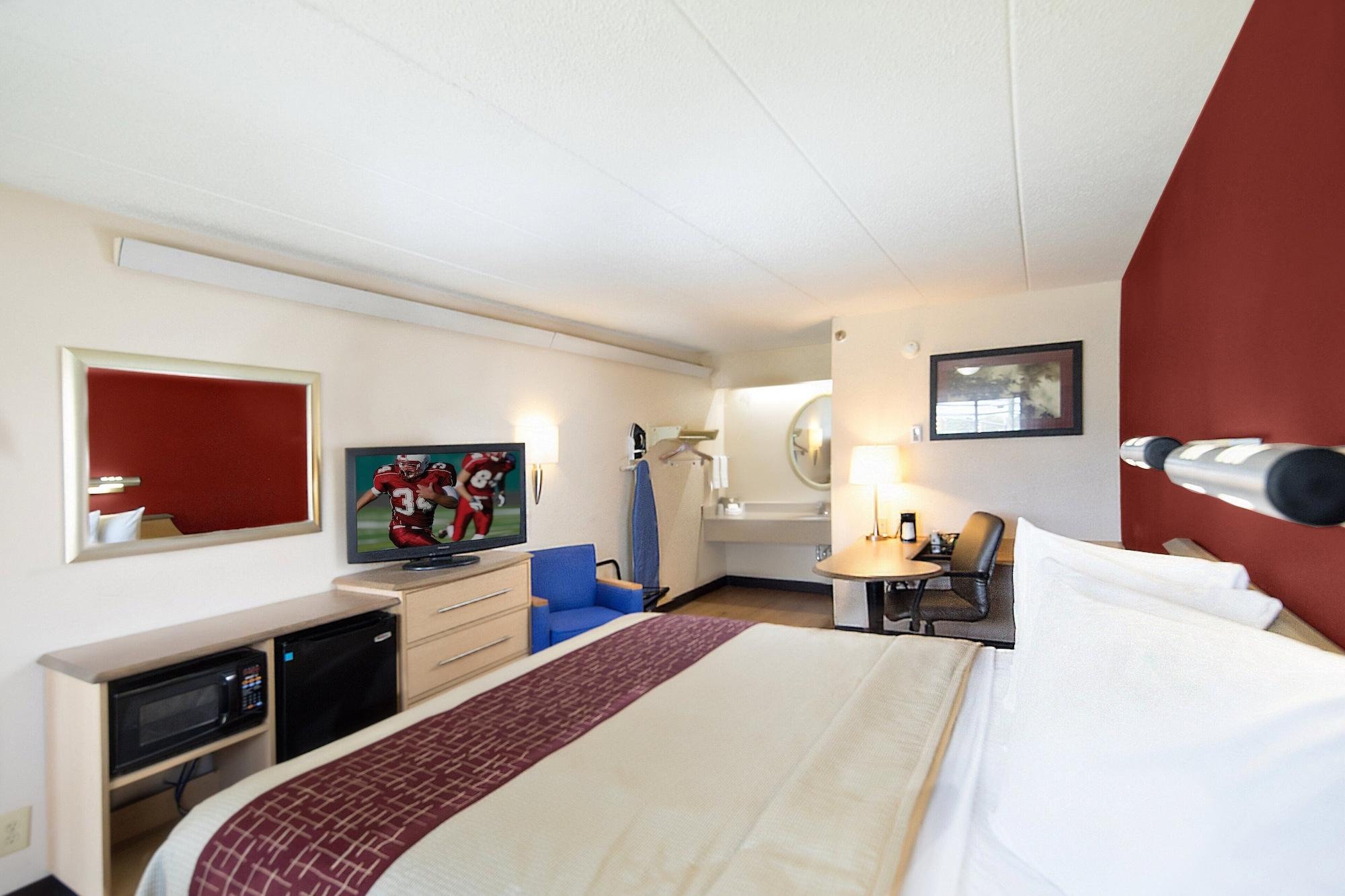 Red Roof Inn Cincinnati Northeast - Блу Аш Экстерьер фото
