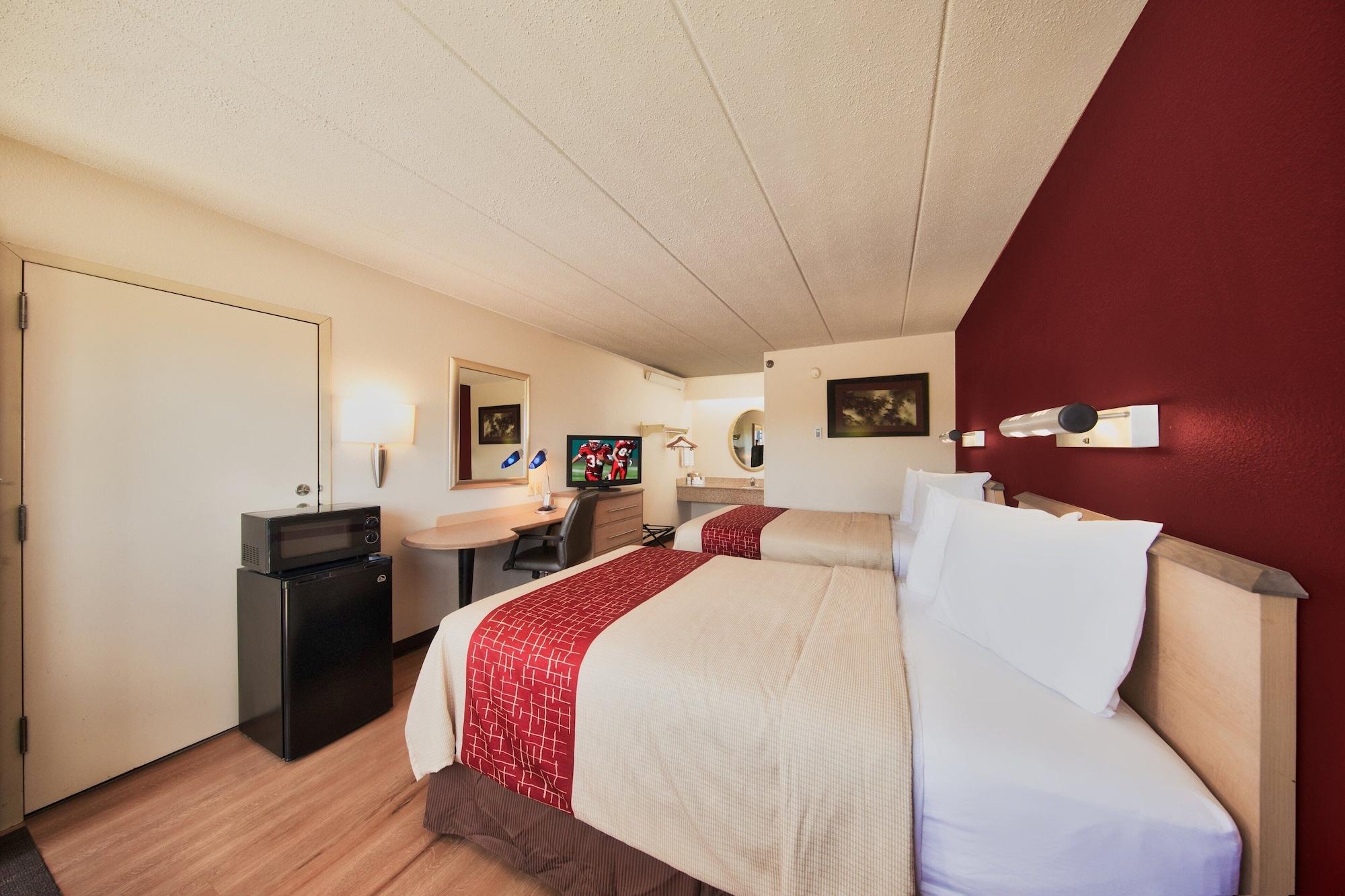 Red Roof Inn Cincinnati Northeast - Блу Аш Экстерьер фото