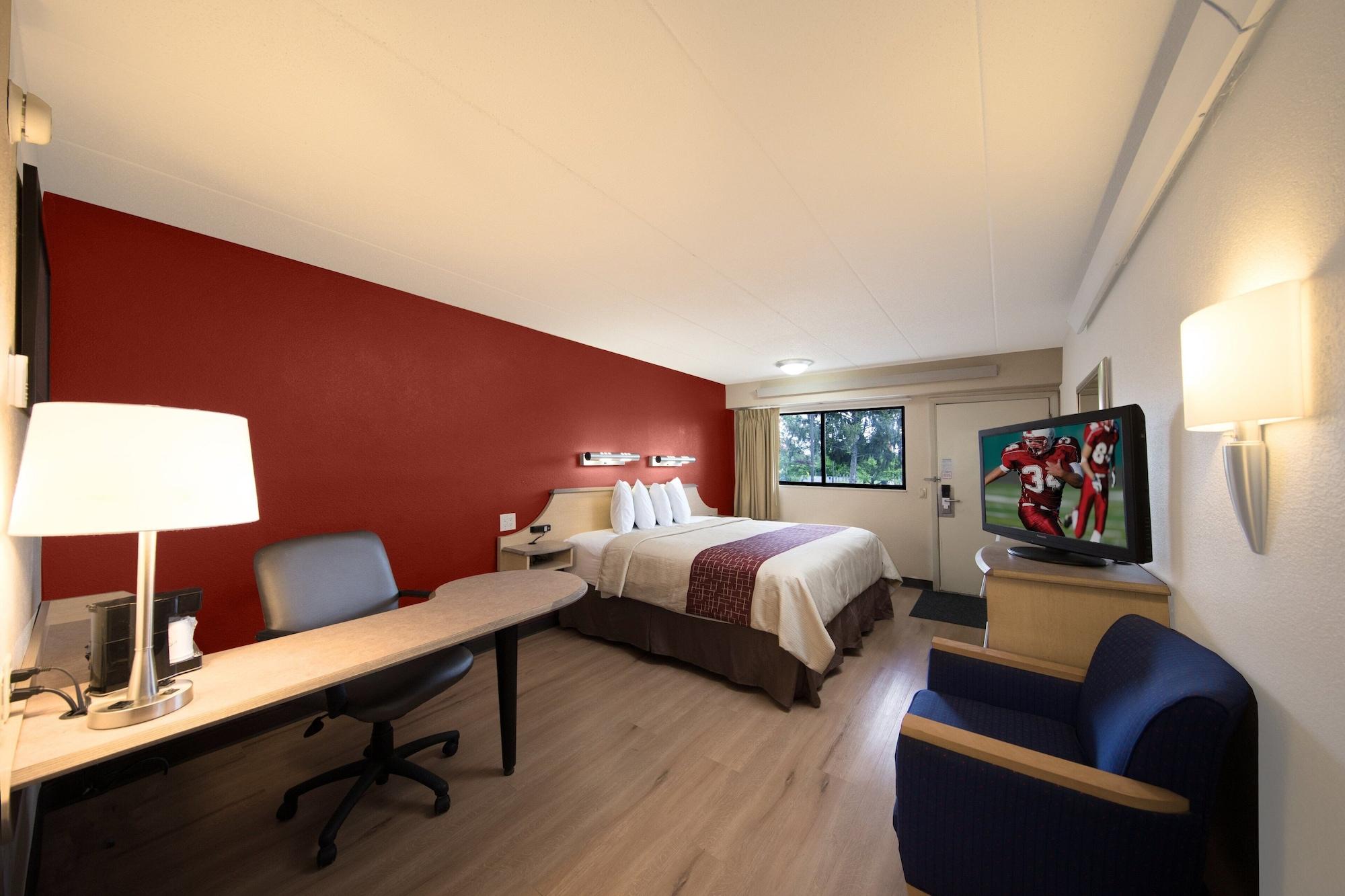 Red Roof Inn Cincinnati Northeast - Блу Аш Экстерьер фото