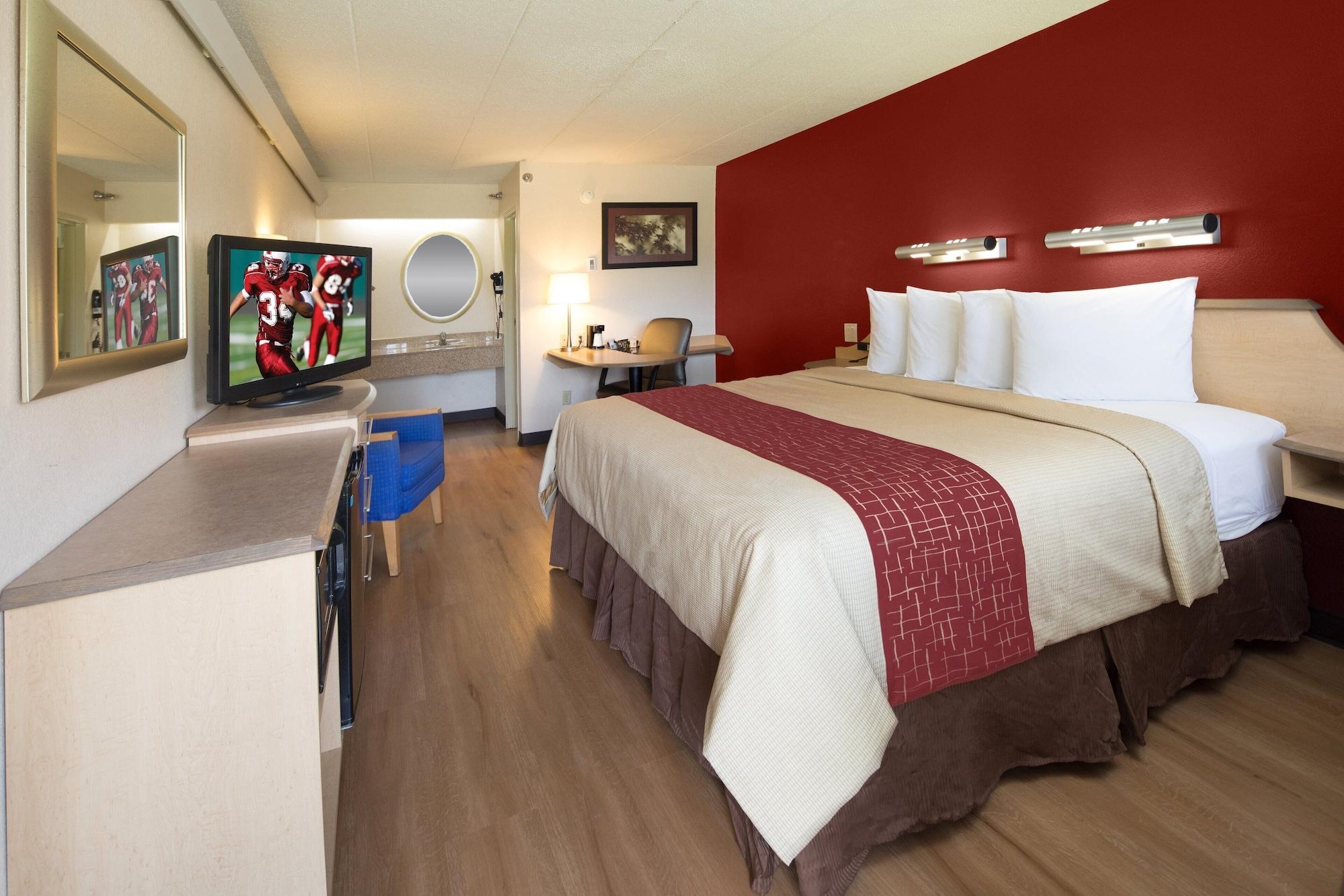 Red Roof Inn Cincinnati Northeast - Блу Аш Экстерьер фото