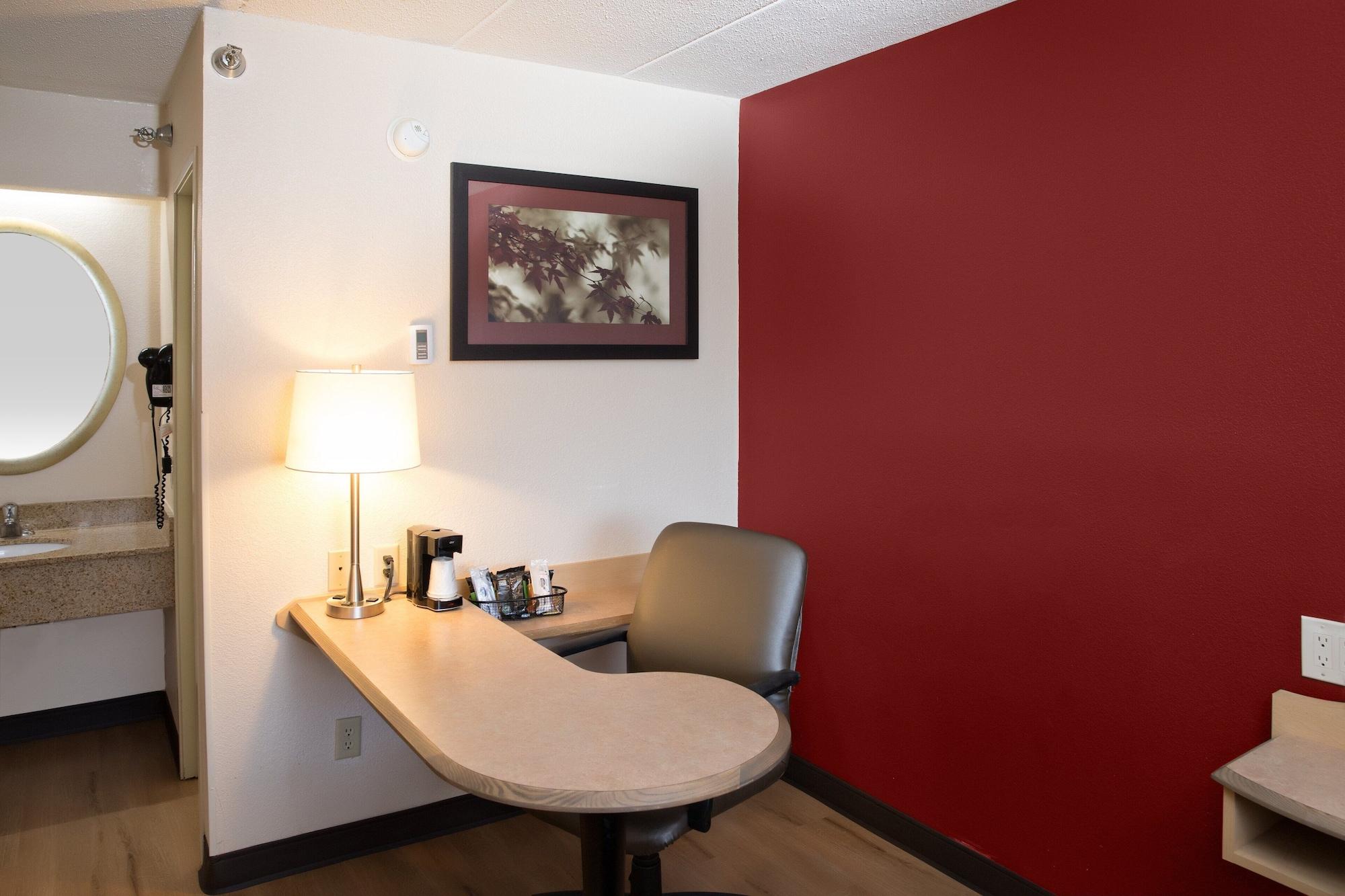 Red Roof Inn Cincinnati Northeast - Блу Аш Экстерьер фото