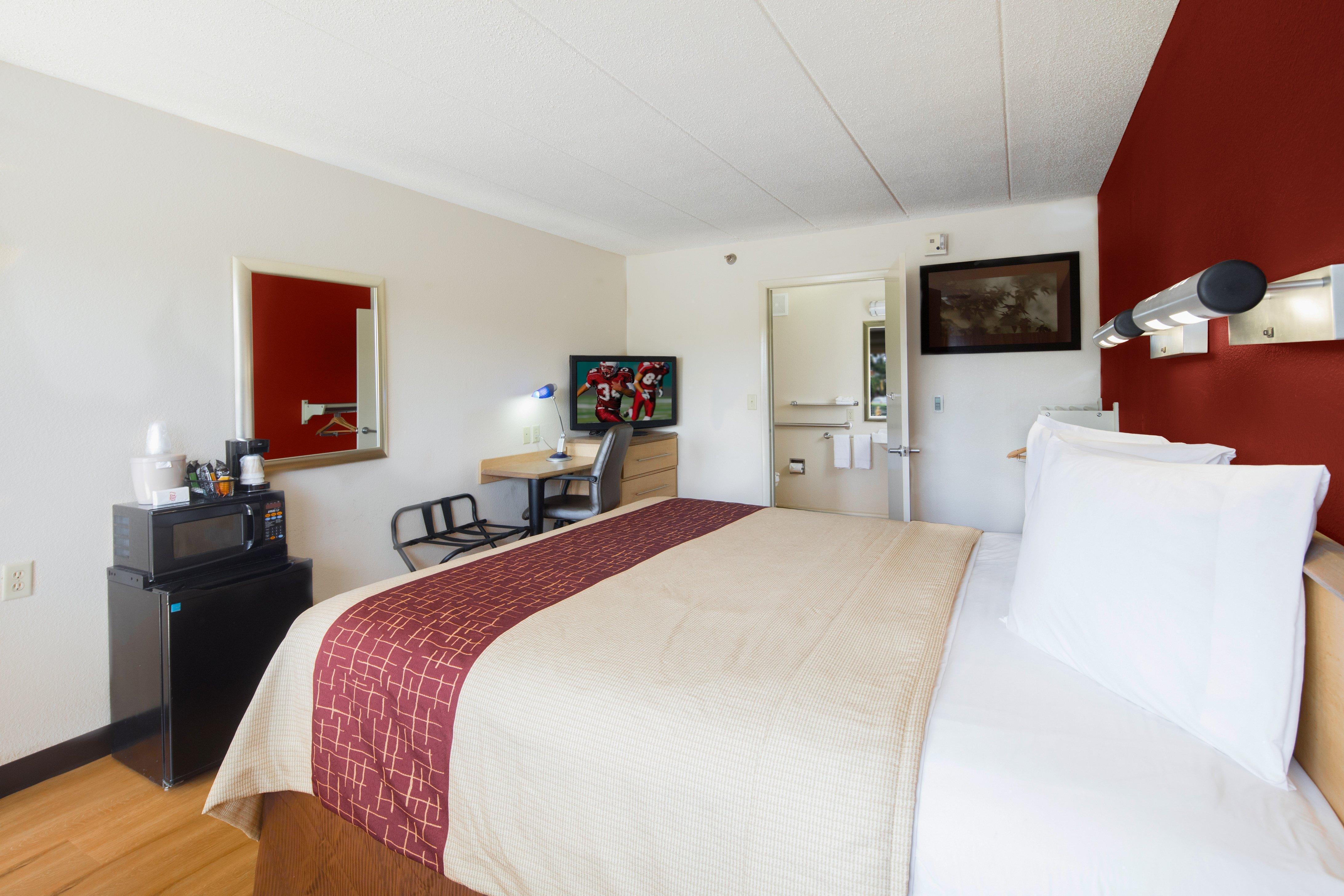 Red Roof Inn Cincinnati Northeast - Блу Аш Экстерьер фото