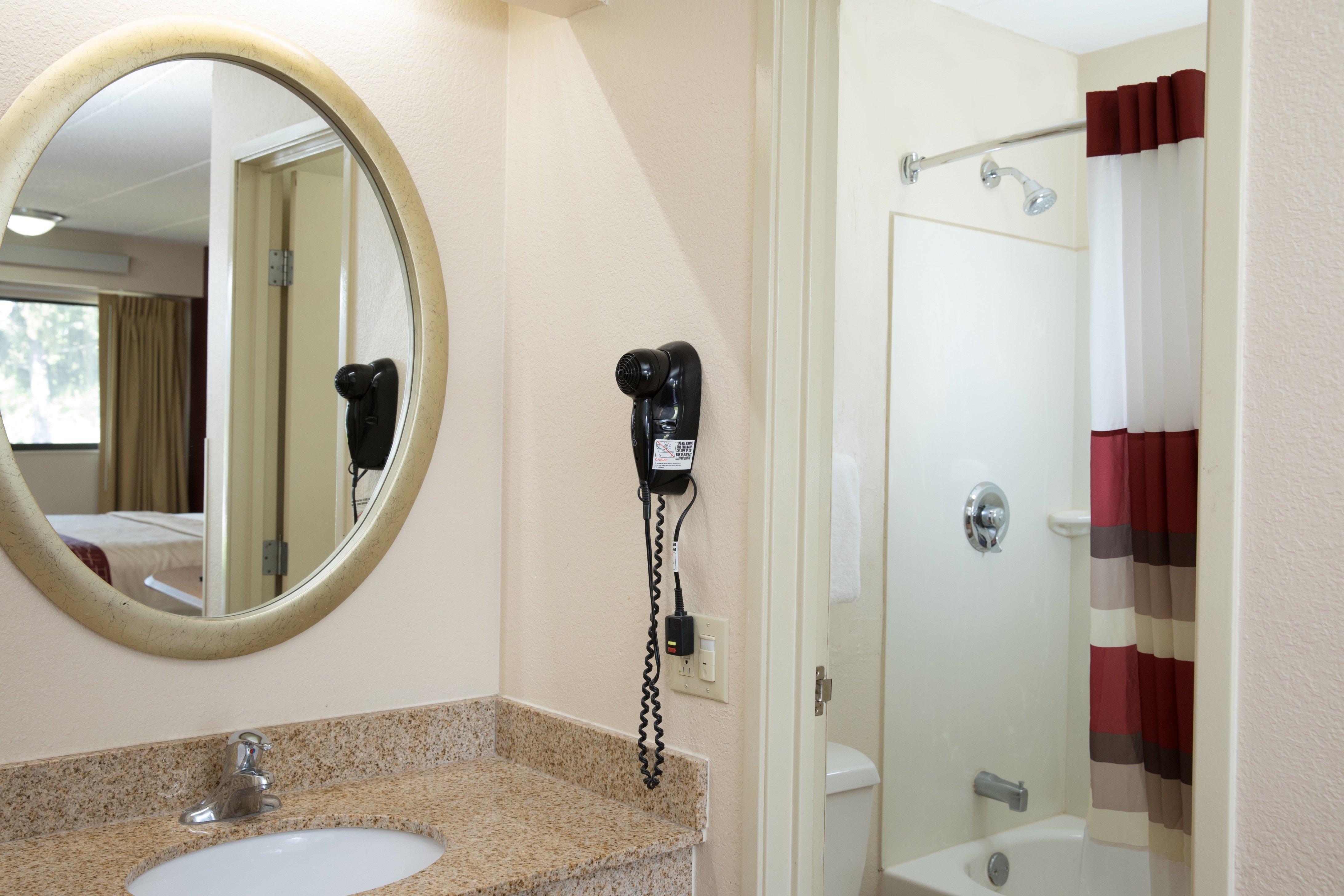 Red Roof Inn Cincinnati Northeast - Блу Аш Экстерьер фото