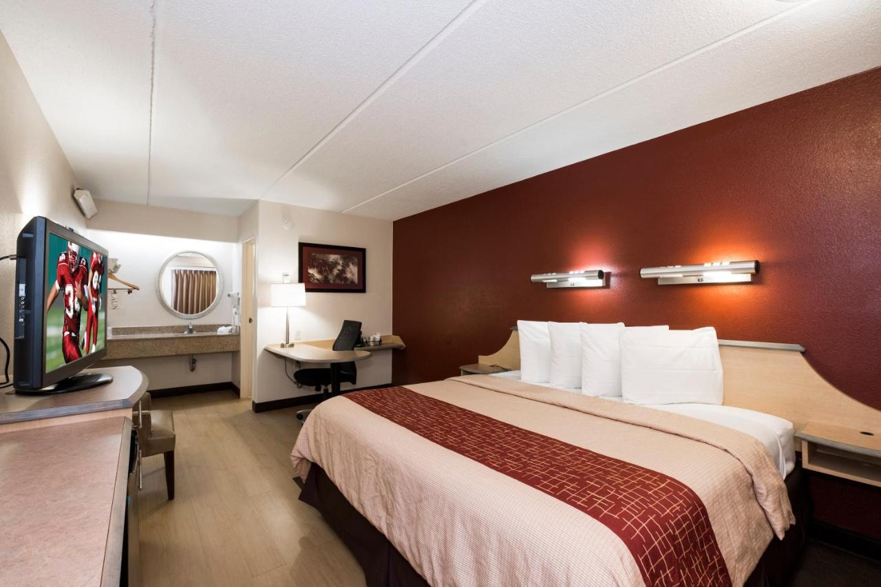 Red Roof Inn Cincinnati Northeast - Блу Аш Экстерьер фото