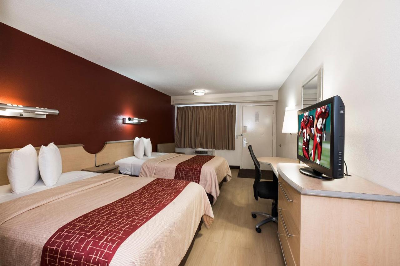 Red Roof Inn Cincinnati Northeast - Блу Аш Экстерьер фото