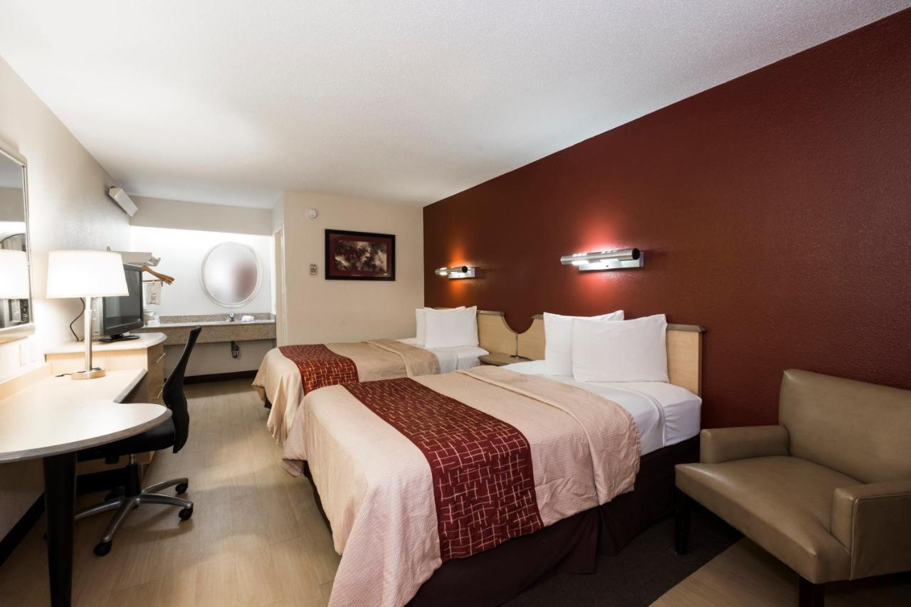 Red Roof Inn Cincinnati Northeast - Блу Аш Экстерьер фото