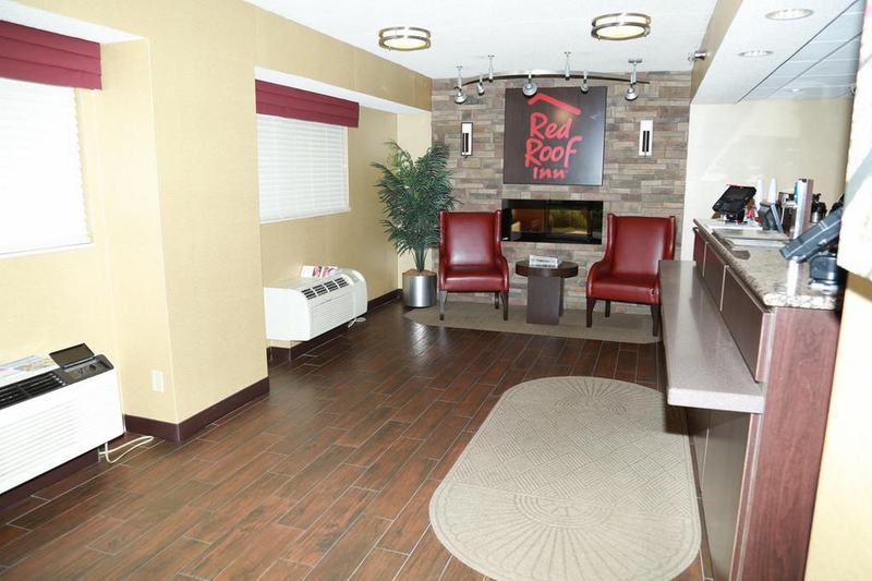 Red Roof Inn Cincinnati Northeast - Блу Аш Экстерьер фото