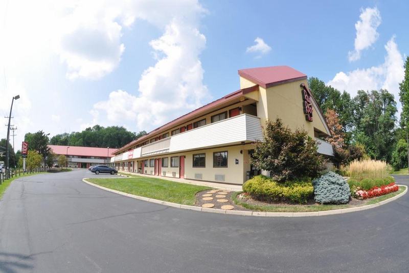 Red Roof Inn Cincinnati Northeast - Блу Аш Экстерьер фото
