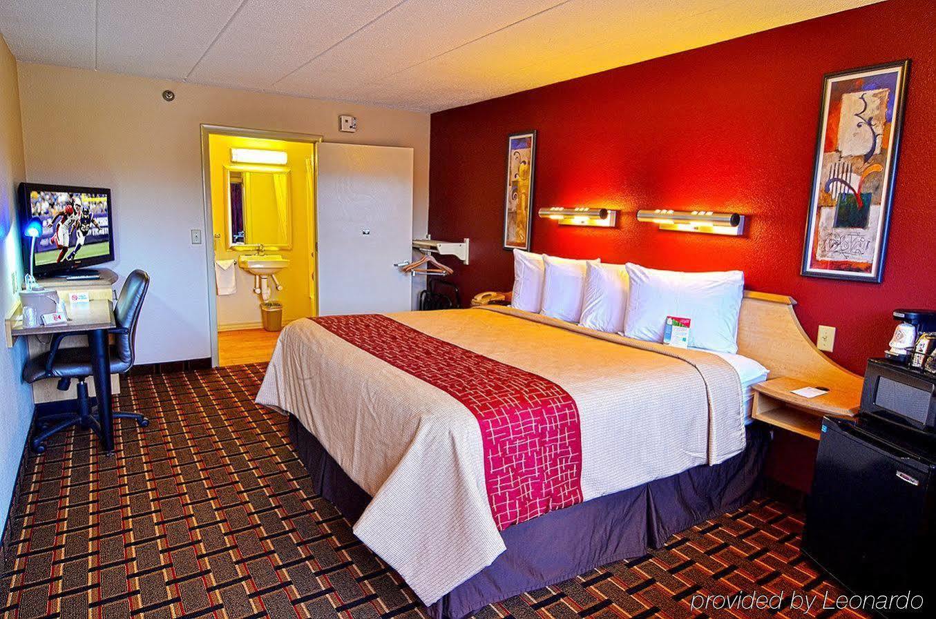 Red Roof Inn Cincinnati Northeast - Блу Аш Экстерьер фото