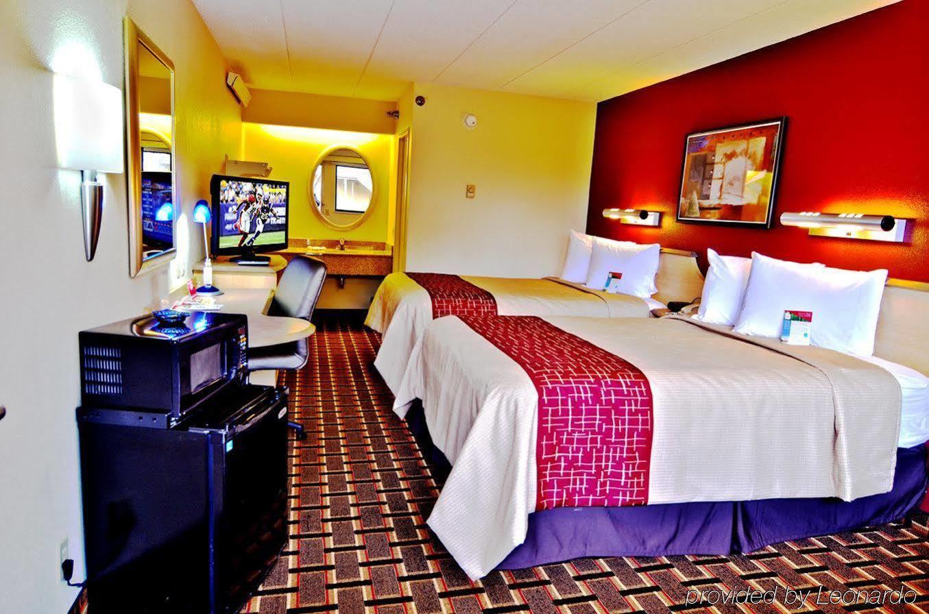 Red Roof Inn Cincinnati Northeast - Блу Аш Экстерьер фото