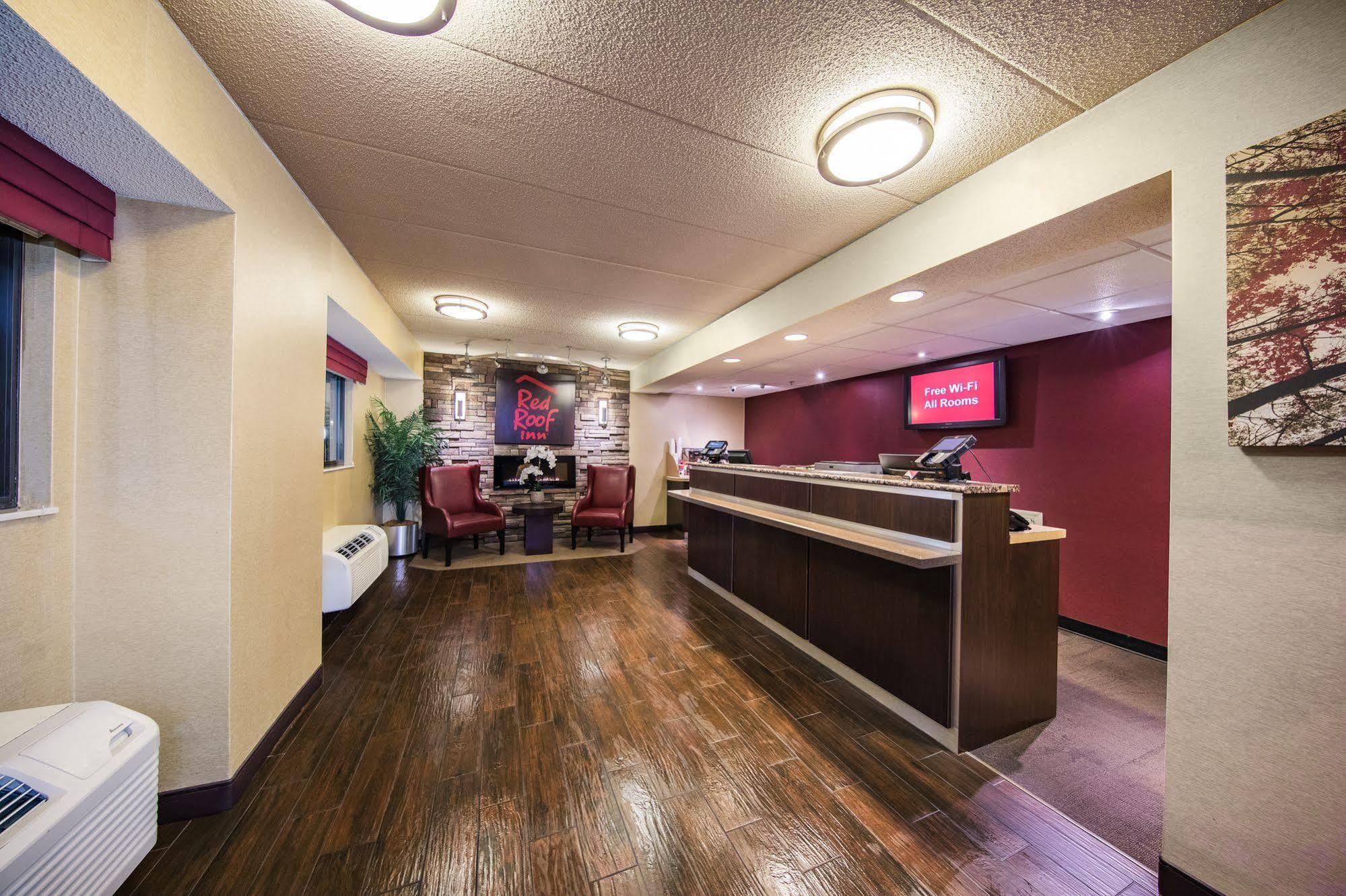 Red Roof Inn Cincinnati Northeast - Блу Аш Экстерьер фото