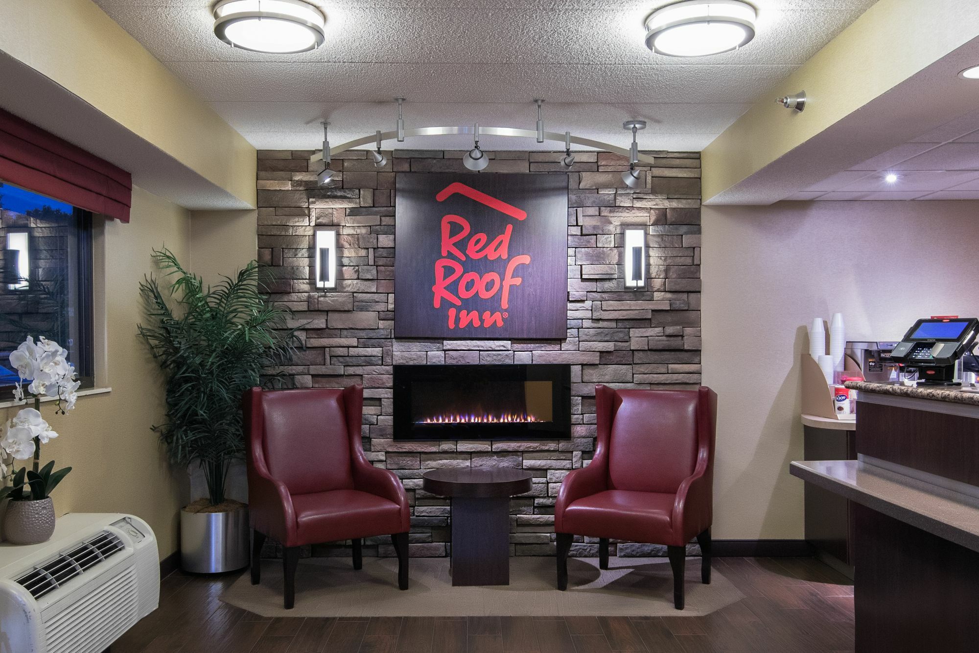 Red Roof Inn Cincinnati Northeast - Блу Аш Экстерьер фото